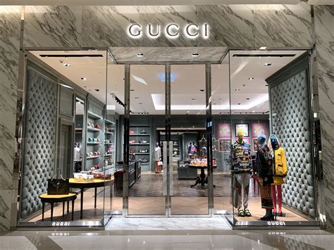 gucci siam paragon address.